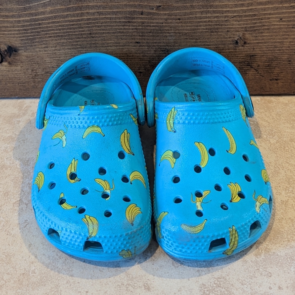 Crocs Classic Clog Blue w/ Bananas 🍌 size 7